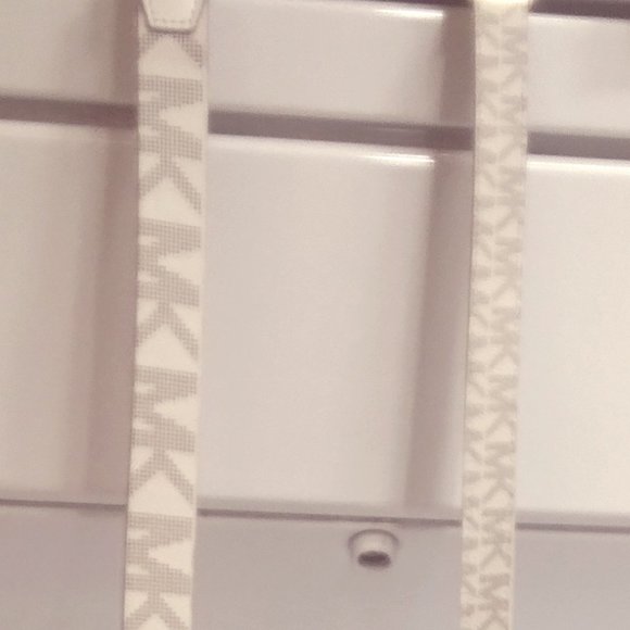 Michael Kors Hamilton Tote Handbag w/ 2 belts! - Picture 9 of 16